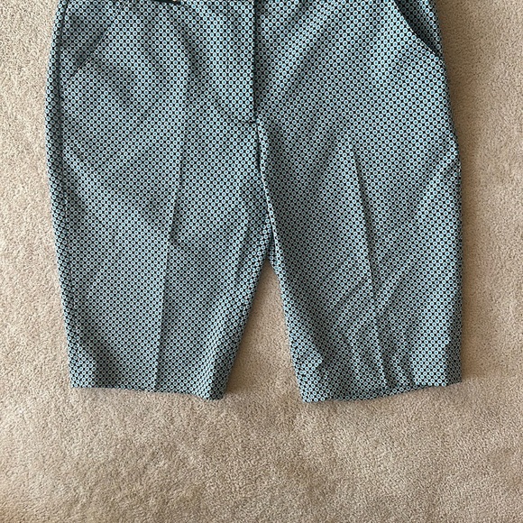 EP Pro Bermuda Shorts with Structured Fit - Picture 8 of 9